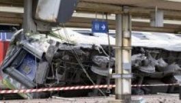 Kisiklott egy vonat Párizs közelében, legalább nyolcan meghaltak