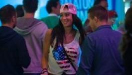 Másfél hónappal esküvője előtt szarvazták fel Andy Vajnát