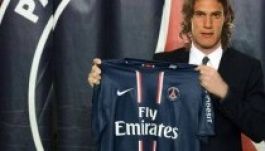 PSG-erődemonstráció: 64 millióért megszerezték Cavanit