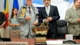 Kolozs megye díszpolgárává avatták a 88. éves Szoboszlay Miklóst