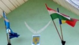 Prefektusi ultimátum a „törvénytelen” zászlók eltávolítására