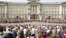 Így várják a britek a legifjabb trónörököst (GALÉRIA)
