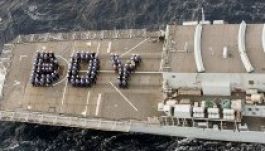 Tízezrek ünnepelték London utcáin a trónörökös születését (GALÉRIA)