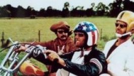 Bevadult a Szelíd motorosok sztárja egy pólódizájn miatt