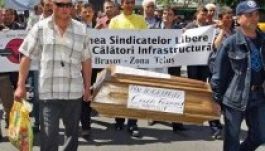 Háromezer vasutas tüntetett a kormánypalota előtt