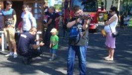 Ifjúsági ünnep Marosvásárhelyen fegyverrel, egyenruhával