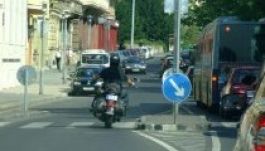 Két héten belül változást iktatnak a forgalmi törvénybe