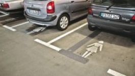 Külön parkolót kapnak a nők Sopronban