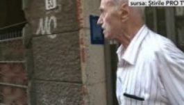 Ököllel támadt az újságírókra a kommunista börtönparancsnok