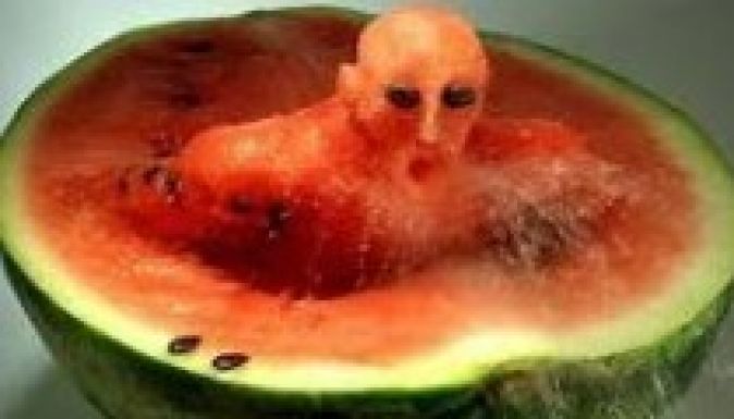 Dinnyesúlysaccoló-verseny és dinnyeszoborfaragás magyar módra