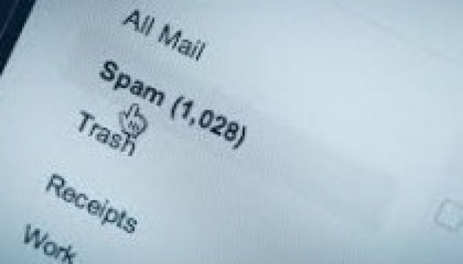 Steve Jobs és a többi spammer igencsak beindult a nyáron