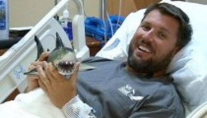 Egy cápatámadást is túlélt Mr. Szerencsétlen