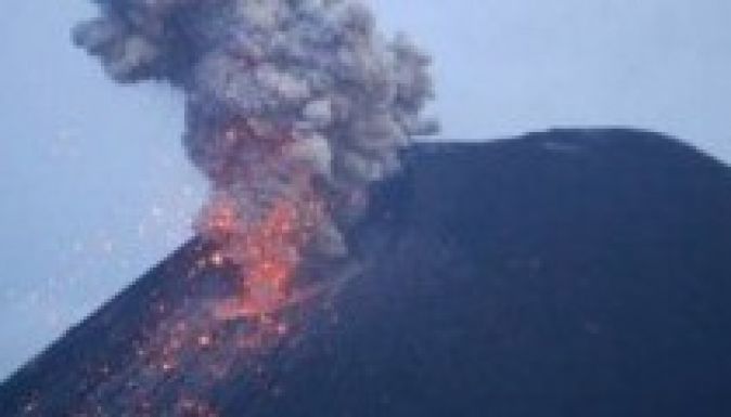 Öt ember halálát okozta egy vulkánkitörés Indonéziában