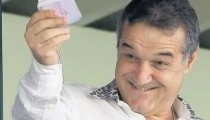 Nem nyomoznak Gigi Becali „1000 eurós rövidnadrágja” ügyében