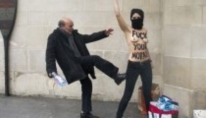 Femen-aktivistákat vertek össze Odesszában