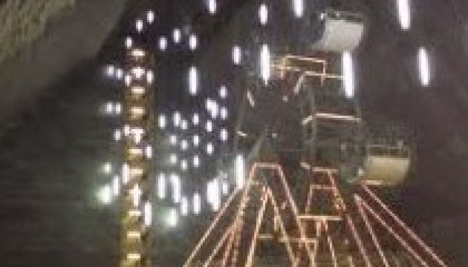 Az óriáskerék foglyai maradtak a tordai sóbánya turistái