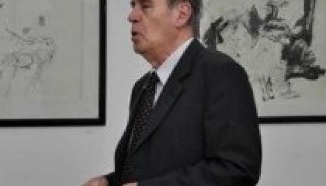 Magas állami kitüntetés Dávid Gyula irodalomtörténésznek