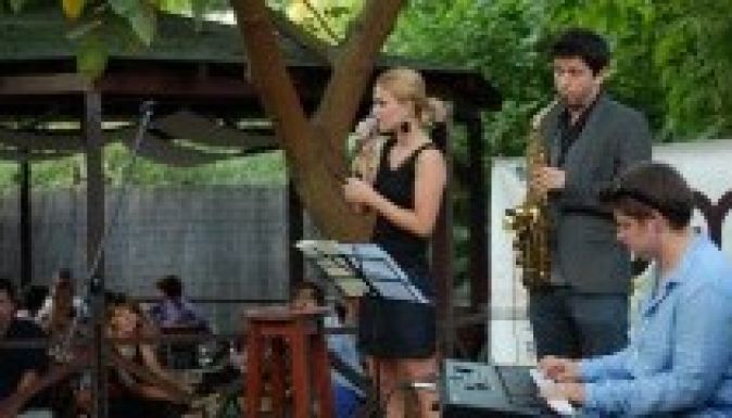 Dzsessz-est nyitotta a PMN klubkoncerteket