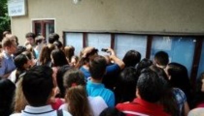 Érettségi csalás: tanárok, diákok, szülők állnak bíróság elé