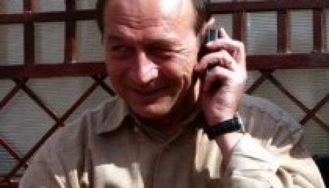 A kormányfő nem válaszol Traian Băsescu telefonhívásaira