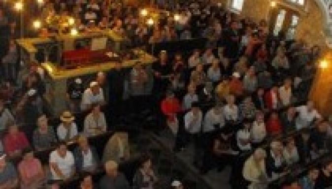 Szóforgatag a zsinagógában: az elutasítástól az elfogadásig