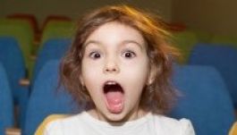 Hupikék törpikék helyett medenceszexet néztek a gyerekek Veszprémben