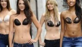 Láthatatlan melltartóban járkálnak Londonban a lányok (VIDEÓ)