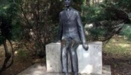 Szobrot kap születésnapjára Gárdonyi Géza