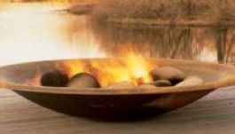 Tűzszobrokkal világítják be a Duna-partot