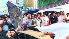 Fölkelt a halott a kínai üdítőital-árusok tüntetésén