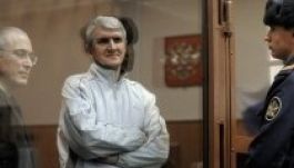 Mérsékelték Hodorkovszkij és Lebegyev börtönbüntetését