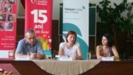 Mobiltelefon könnyíti az otthon gondozást több erdélyi megyében