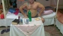 Így múlatja az időt a börtönben a romániai alvilág