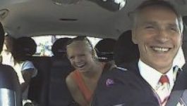 Taxisofőrnek álcázta magát a norvég kormányfő (VIDEÓ)