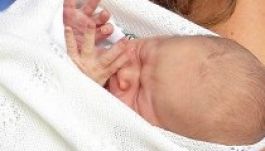 Az udvari fotós helyett Katalin készít portrét a fiáról