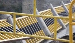 Leszakadt a kolozsvári Árpád úti híd keleti járdája (GALÉRIA)