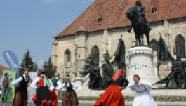 Táncba hívó hangulat Kolozsvár Főterén