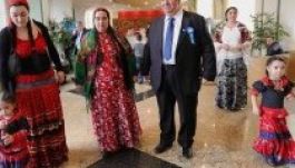 Hathetes gyász és „uralkodóváltás” a romáknál