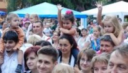 Táncba vitt mindenkit az Alma Együttes