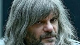 Meglépett Hobo dolláraival a jótékonykodó