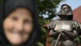 Szobrot állítottak a napszámosoknak