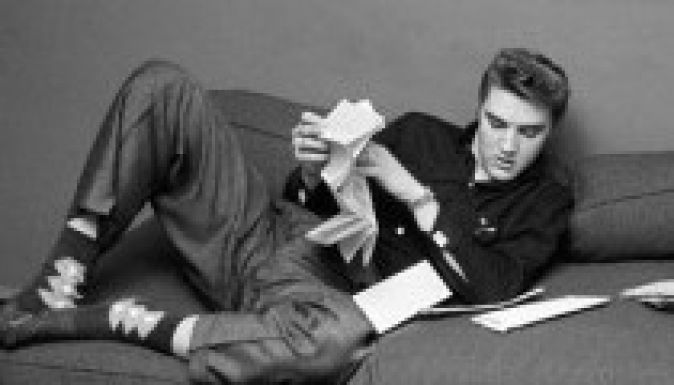 Kevin MacDonald rendezi az Elvis Presley életéről szóló filmet