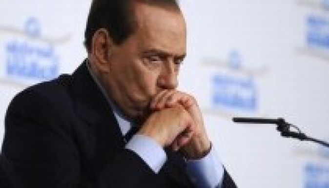 Észt EP-képviselői mandátummal mentené irháját Silvio Berlusconi