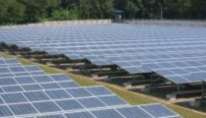 Tizenkét újabb napelempark létrehozását hagyták jóvá