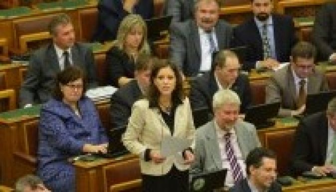 Csak Szél Bernadettet ütné a fideszes Tasó László