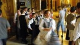 Pörgött a tánc Mezőmadarastól Marosvásárhelyig