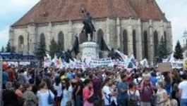 Verespatak: újabb tiltakozás Kolozsvár főterén