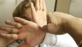 Két nőt vernek meg óránként Romániában