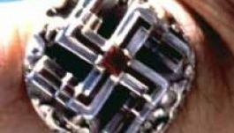 Lehet licitálni Hitler horogkeresztes ezüstgyűrűjére