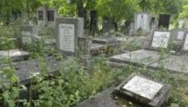 Magyar és német katonák a zsidó temetőben